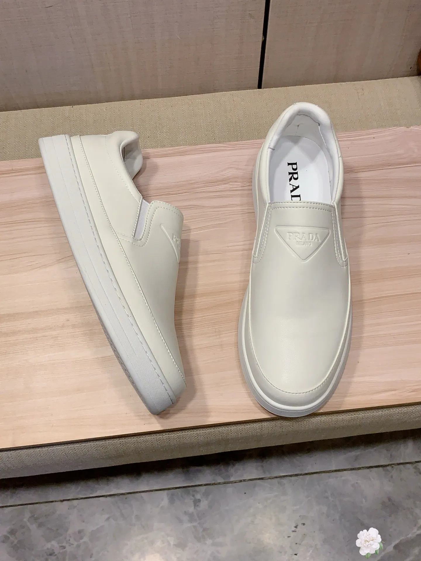 Men's Men's Shoes💰442💰💰🎩🎩[Lightning][Lightning] "PRADA*" The latest and most popular casual shoes, top brand [seduce] luxury ~ purchasing agency, top quality ~. [Strong] The upper is made of imported breathable cowhide with material ➕ breathable sheepskin feet (•) and fine workmanship. The original stylish and stylish soft rubber wear-resistant and non-slip outsole is light and comfortable on the feet. The real thing looks better when photographed. b66: code: 38-44, 4️⃣ colors selected
